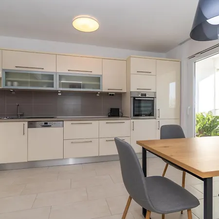 Nike Apartment Split